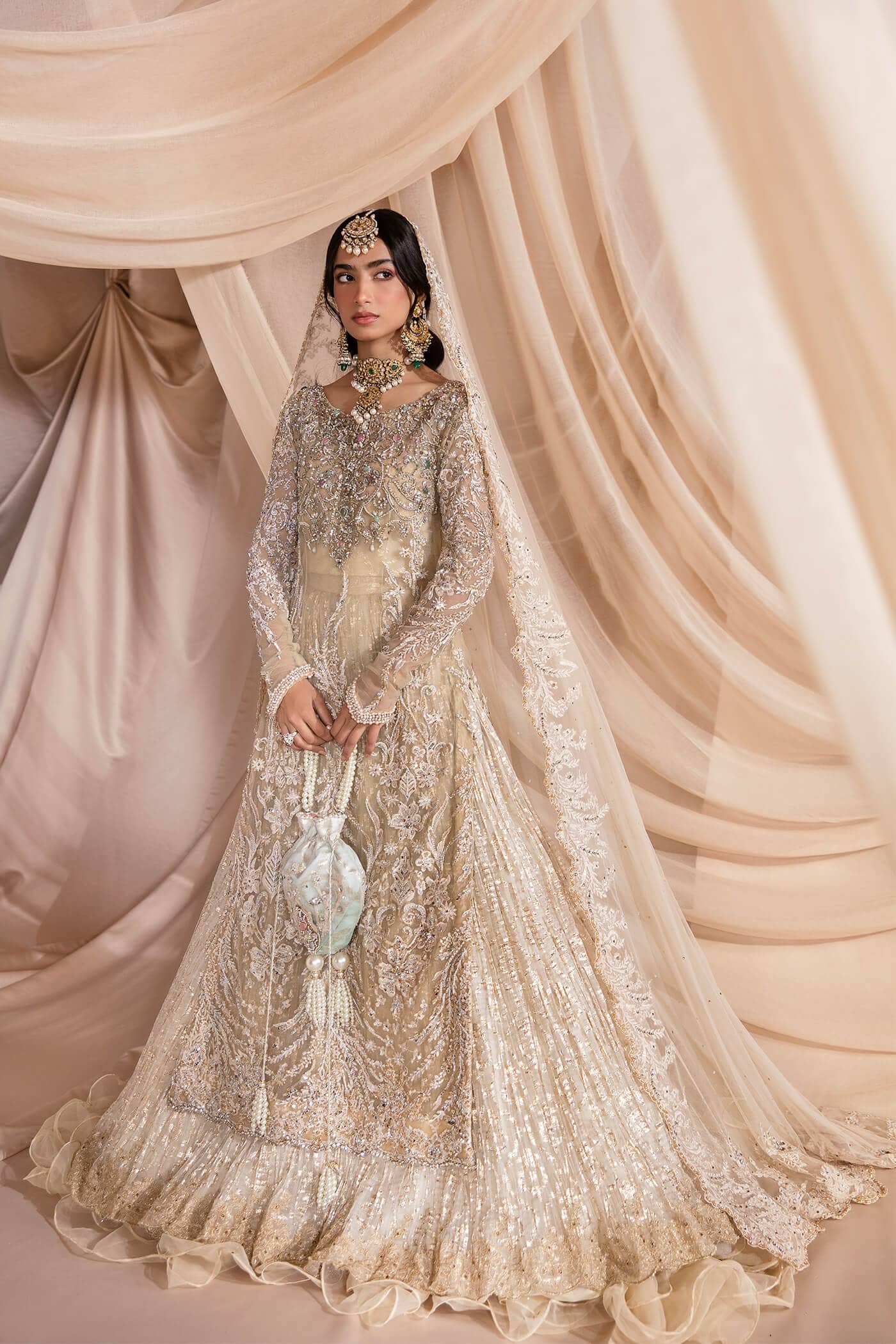 Husn E Chandni By Nilofer